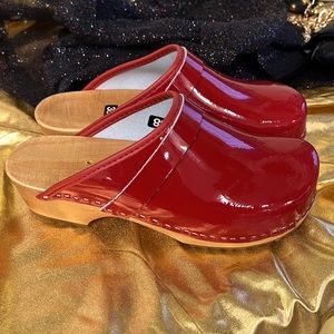 Red Patent Leather Clogs❤️Swedish Clogs❤️